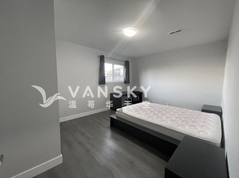 221006105807_bedroom 1.jpg